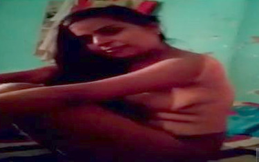 Desi girlfriend show in room