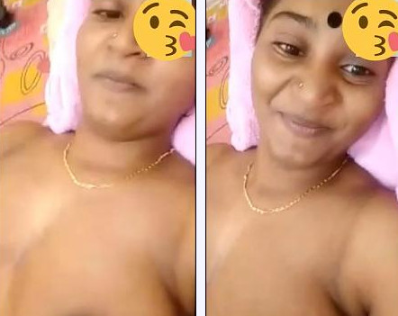 Sexy Rupa Bhabhi Nude Bath and Showing her Pussy 2