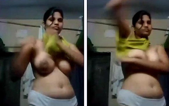 Sexy Indian Girl Showing Her Boobs To Bf