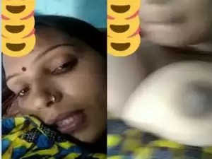 Today Exclusive- Desi Village Bhabhi showing Her Boobs on Video Call Part 2