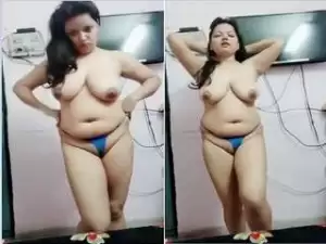 Today Exclusive- Horny Desi Girl Showing Her Boobs On Dance Video
