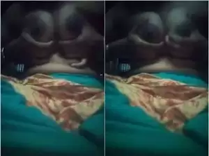 Today Exclusive-Desi Call Girl Showing Her Boobs and Pussy Fingerring