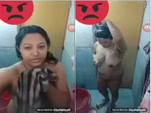 Today Exclusive- Cute Desi Girl Showing her Bathing On Video call