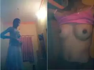 Today Exclusive- Cute Desi Girl Showing Her Tits