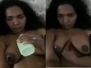 Today Exclusive- Sexy Lankan Wife Showing Her Boobs