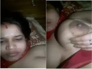 Today Exclusive-  Horny Desi Bhabhi Record Her Boob Pressing And Pussy Fingerring Selfie
