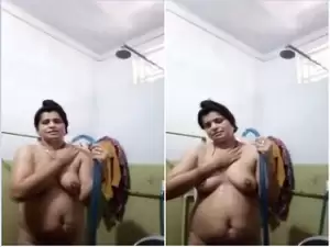 Horny Indian Wife Bathing