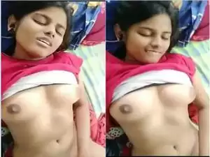 Today Exclusive-Super Cute Look Desi Girl Record Her Fingerring Video