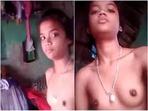Today Exclusive- Cute Desi Girl Showing Boobs