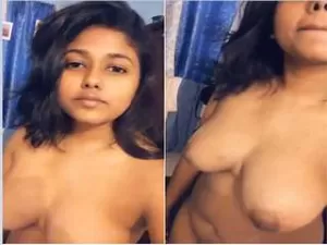Today Exclusive-Horny Nri Girl Showing Boobs Part 2