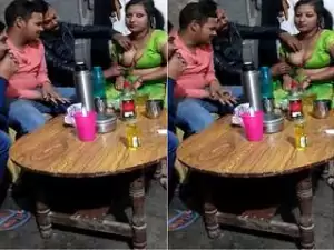 Today Exclusive-Super Hot Randi Bhabhi Boob Pressing By Customer