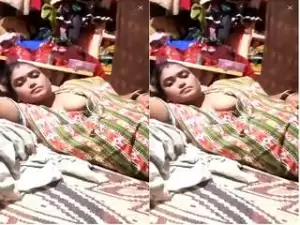 Today Exclusive- Bhabhi Tease Her Lover