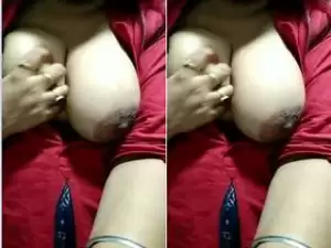 Today Exclusive- Horny Desi Girl Showing Her Big Boobs