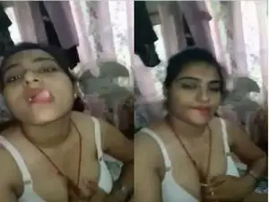Today Exclusive- Horny Girl Showing Big Boobs