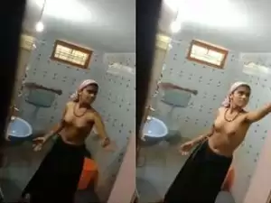 Today Exclusive- Desi Bhabhi Boobs Capture By Hidden Cam