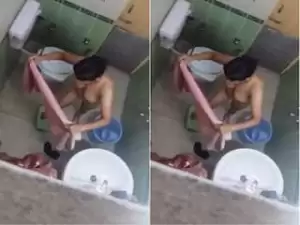 Today Exclusive- Desi Bhabhi bathing Video Capture By Hidden Cam