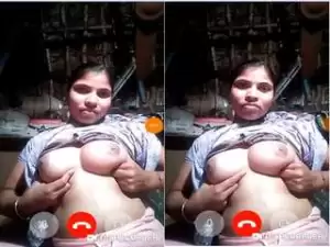 Today Exclusive-Desi Village Girl Showing Boobs