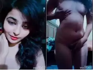 Today Exclusive-Hot Look Paki Girl Showing Boobs and Pussy