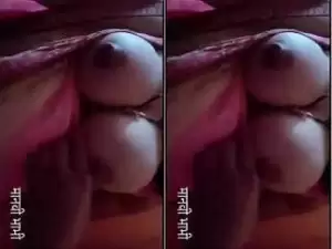 Today Exclusive- Bhabhi Showing Her Boobs
