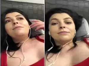 Today Exclusive- Horny NRi Milf Showing Her Boobs Part 1