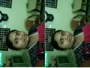 Today Exclusive-  Sexy Mallu Bhabhi Showing Boobs