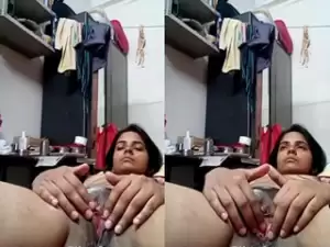 Desi Girl Showing her Pussy On call