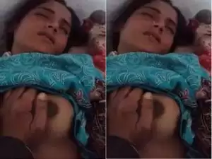 Today Exclusive-Desi Wife Boob Pressing And Fucking