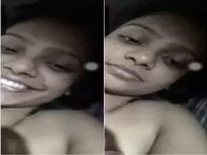 Today Exclusive-Sexy Desi Girl Showing Boobs On Video Call