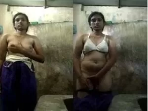 Today Exclusive- Cute Desi Girl Showing Her Tits and Pussy
