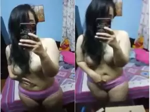 Sexy Desi Girl Record Her Boob Selfie Video