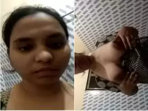 Today Exclusive-Cute Desi Girl Showing Her Big Boobs
