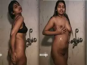 Today Exclusive-Hot Desi Girl Bathing