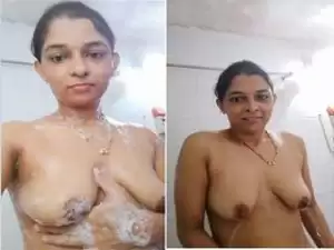 Today Exclusive-Sexy Boudi Bathing
