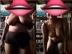 Today Exclusive- Desi Girl Showing Her boobs