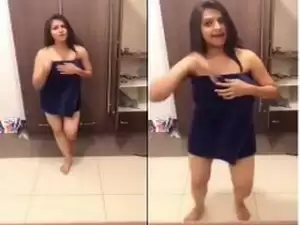 Today Exclusive-Sexy Bhabhi Shows Nude Body