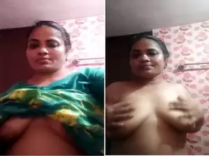 Exclusive- Hot look Indian Bhabhi Showing Her Big Boobs and Pussy