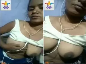 Today Exclusive-Desi Girl Showing Her Boobs on video call Part 1