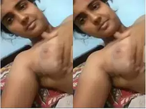 Today Exclusive- Sexy Girl Showing Her Boobs