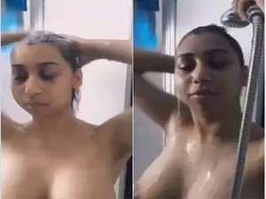 Today Exclusive-Sexy NRI Paki Bhabhi Bathing and Blowjob Part1