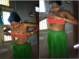 Exclusive-  Desi Village Bhabhi Wearing Cloths