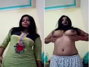 Today Exclusive-Cute Girl Play With Her Boobs
