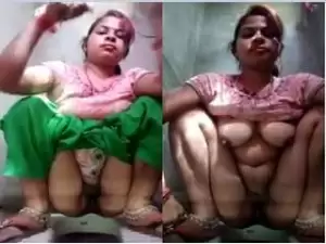 Today Exclusive-Horny Bhabhi Showing Her Boobs and Pussy Selfie Video
