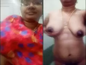 Today Exclusive- Horny Bhabhi Showing Her Boobs and Pussy