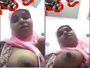 Today Exclusive-Paki Bhabhi Showing Boobs On video Call