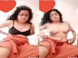 Today Exclusive-Sexy Mallu Bhabhi Showing her Boobs and Pussy part2