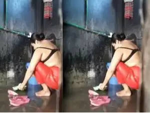 Exclusive- Indian Bhabhi Bathing Capture By Hidden cam