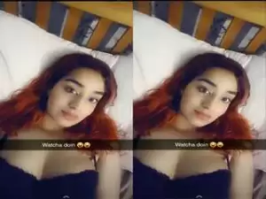 Today Exclusive-Sexy Paki Girl Showing Her Boobs