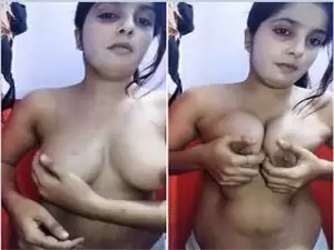 Today Exclusive-Hot Look Desi Girl Record her Nude Video