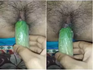 Today Exclusive-Desi Wife Pussy Masturbating with Kheera