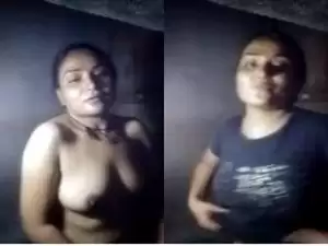 Today Exclusive- Cute Girl Showing Her Boobs